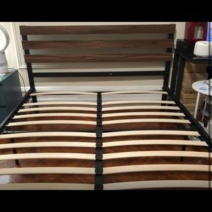Queen bed frame like new